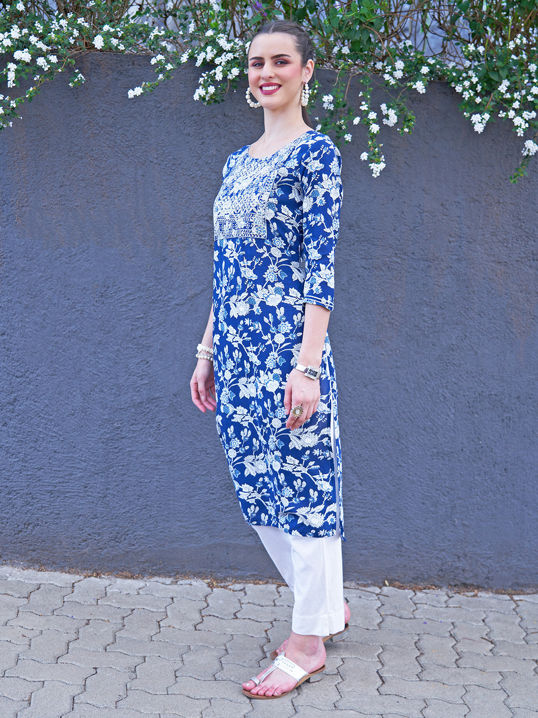 Zari Embroidered Floral Printed Straight Fit Kurta - Dark Blue