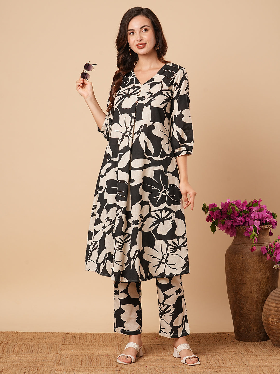 Floral Printed Wooden Buttoned A-line Kurta with Pants - Black & Off White