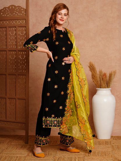 Solid Floral Thread Embroidered Straight Fit Kurta with Pant and Organza Dupatta - Black