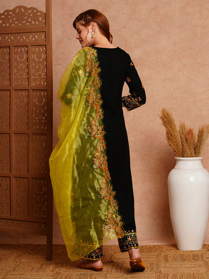 Solid Floral Thread Embroidered Straight Fit Kurta with Pant and Organza Dupatta - Black