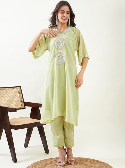 Embroidered Aari Work Pakistani Style Kurta With Trousers & Slip